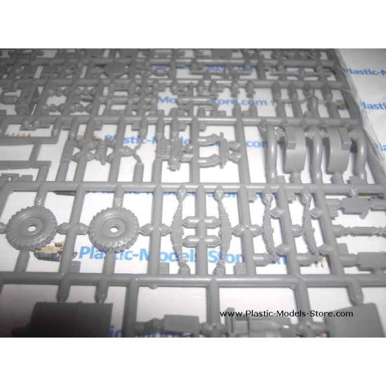 Bedford QLT 3-ton British Troops Vehicle 1/72 IBG Models 72003