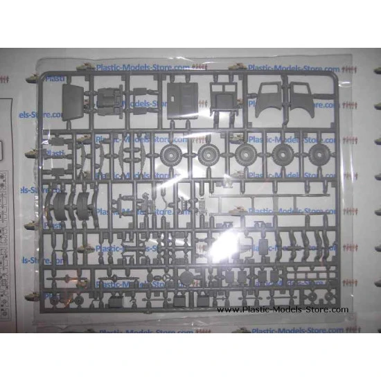 Bedford QL 3-ton British fire tender truck 1/72 IBG Models 72005