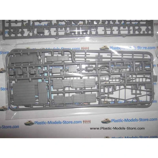 Bedford QL 3-ton British fire tender truck 1/72 IBG Models 72005