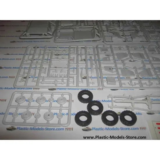 UAZ-469 Soviet MILITARY POLICE Jeep 1/35 Military Wheels 3503