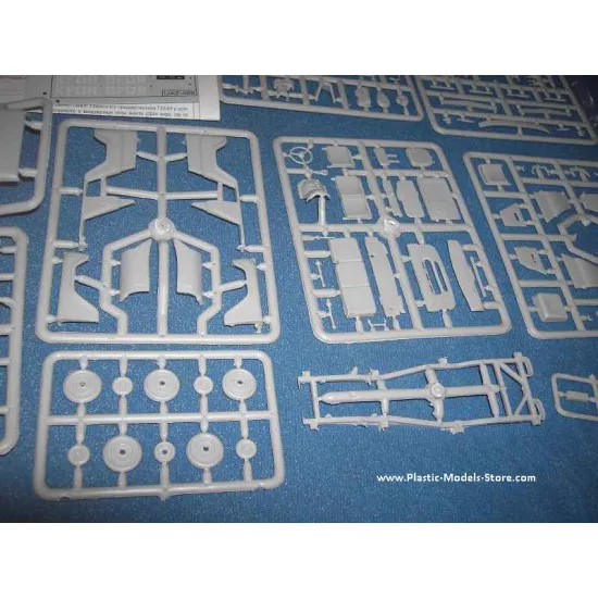 UAZ-469 SFOR/KFOR Soviet army car 1/35 Military Wheels 3507