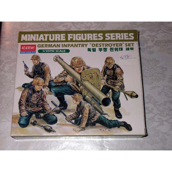 German infantry 1/35 academy 1370