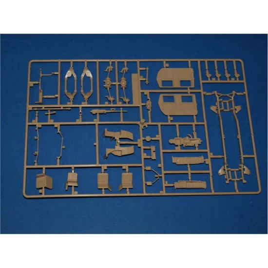 M977 Maxi-Ambulance Scale Model 1/35 academy 1352