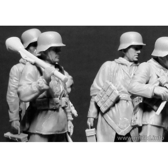 Lets Stop Them Here! German Military Men, 1945 Master Box 35162