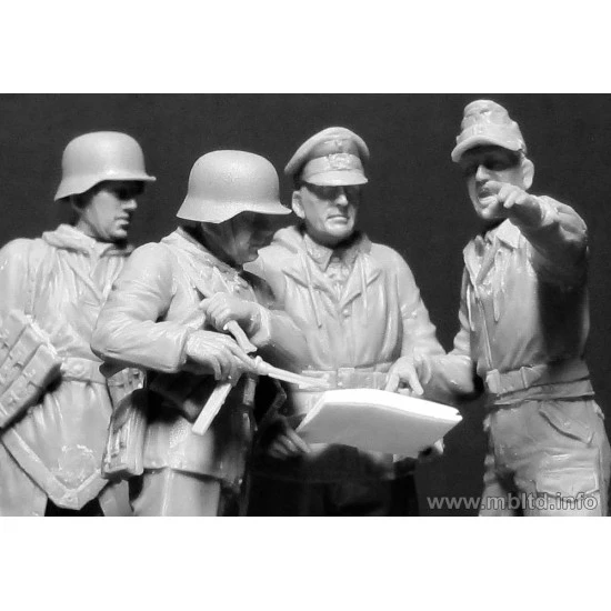 Lets Stop Them Here! German Military Men, 1945 Master Box 35162