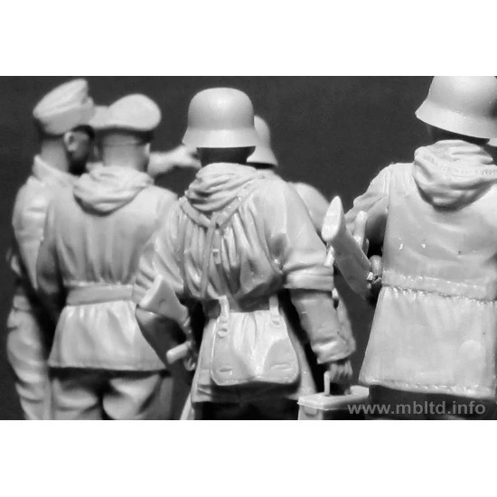 Lets Stop Them Here! German Military Men, 1945 Master Box 35162