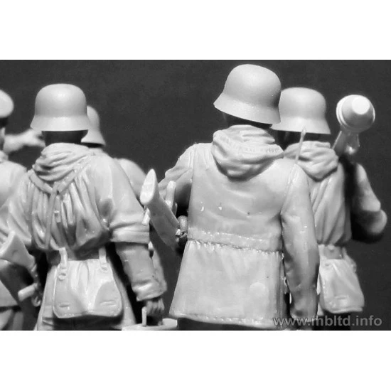 Lets Stop Them Here! German Military Men, 1945 Master Box 35162