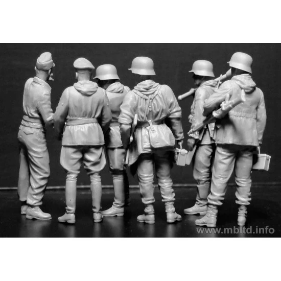 Lets Stop Them Here! German Military Men, 1945 Master Box 35162