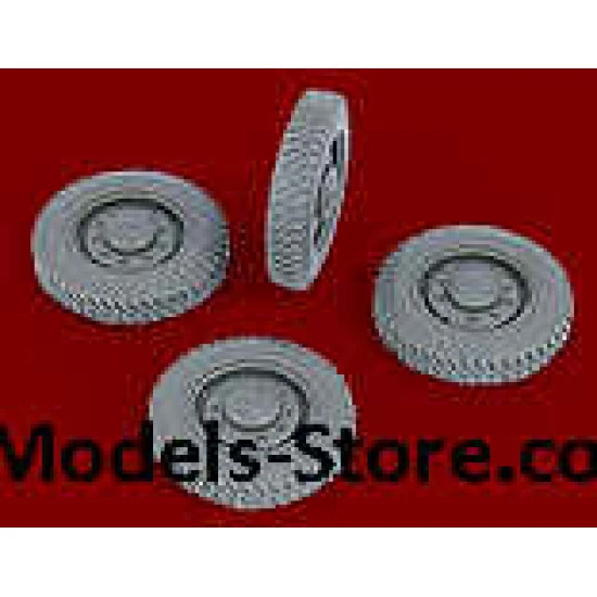 Daimler DINGO Mk1B British Scout Armored Car CREW 1/35 Miniart 35067