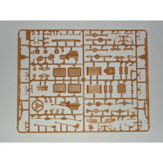 ZiL-131, Soviet Truck with Soviet Motorized Rifles 1/35 ICM 35516