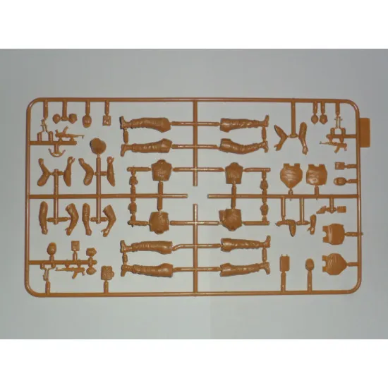 ZiL-131, Soviet Truck with Soviet Motorized Rifles 1/35 ICM 35516