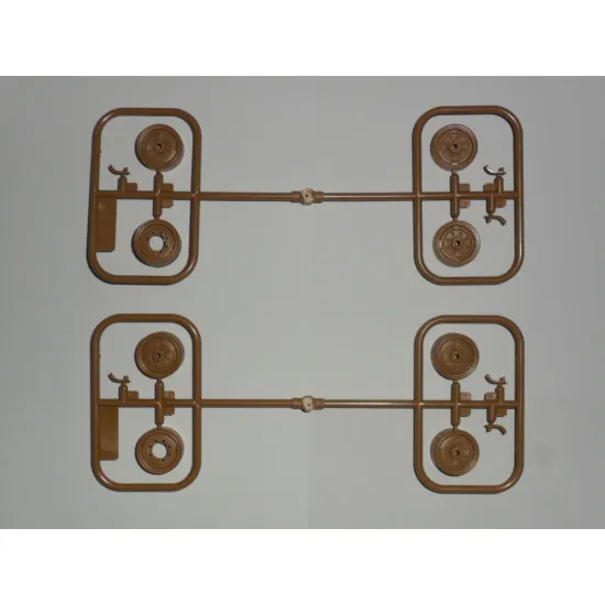 ZiL-131, Soviet Truck with Soviet Motorized Rifles 1/35 ICM 35516