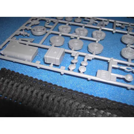 KV-1 (mod. 1941) Russian heavy tank WWII 1/35 Ark Models 35020