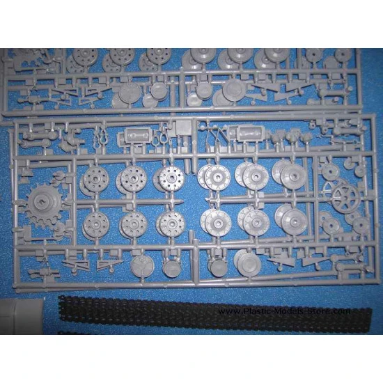 KV-85 Soviet heavy tank WWII 1/35 Ark Models 35024