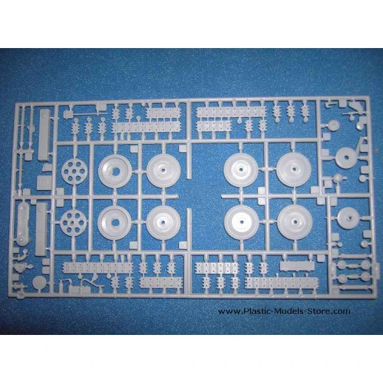 BT-7M Soviet artillery tank WWII 1/35 Ark Models 35027