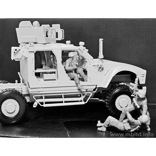 Man Down! US Modern Army Middle East Present day 1/35 Master Box 35170