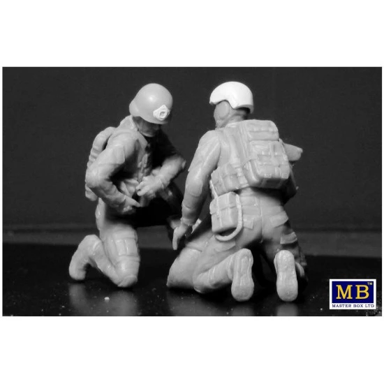 NO SOLDIER LEFT BEHIND MWD DOWN 1/35 MASTER BOX 35181