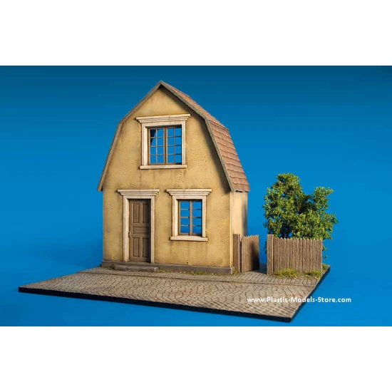 VILLAGE HOUSE w/BASE diorama building 1/35 Miniart 36031