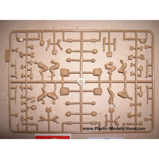 Stukas im Anflug 4 figures with flag 1/35 Master Box 3545