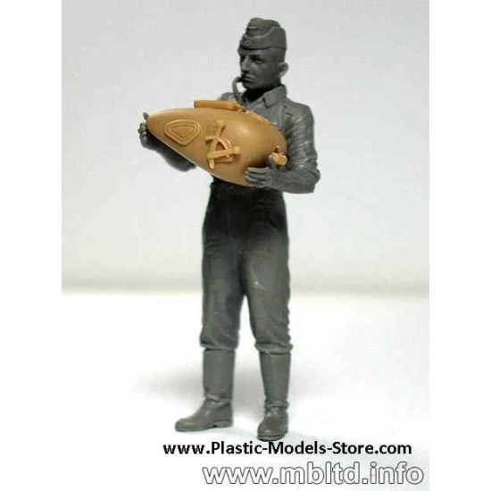 German Motorcycle Repair Crew with BMW R75 1/35 Master Box 3560