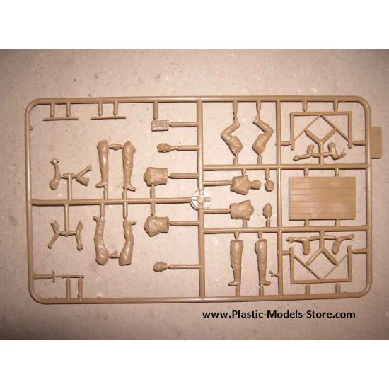 German Motorcycle Repair Crew with BMW R75 1/35 Master Box 3560