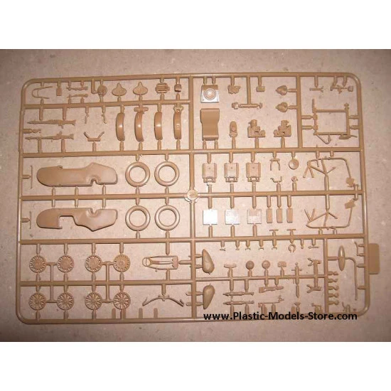 German Motorcycle Repair Crew with BMW R75 1/35 Master Box 3560