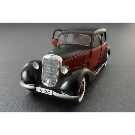 CAR GERMAN PASSENGER CAR TYP 170V SALOON 4 DOORS 1/35 MINIART 38008