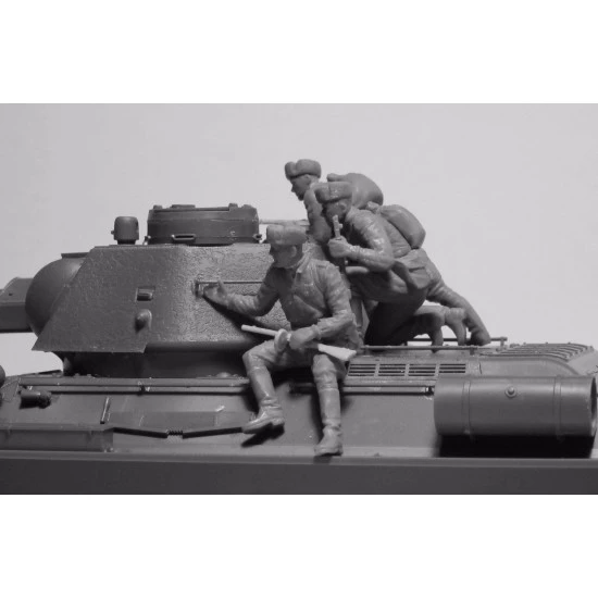 PLASTIC MODEL FIGURE SOVIET TANK RIDERS 1943-1945 4 FIGURES 1/35 ICM 35640