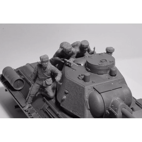 PLASTIC MODEL FIGURE SOVIET TANK RIDERS 1943-1945 4 FIGURES 1/35 ICM 35640