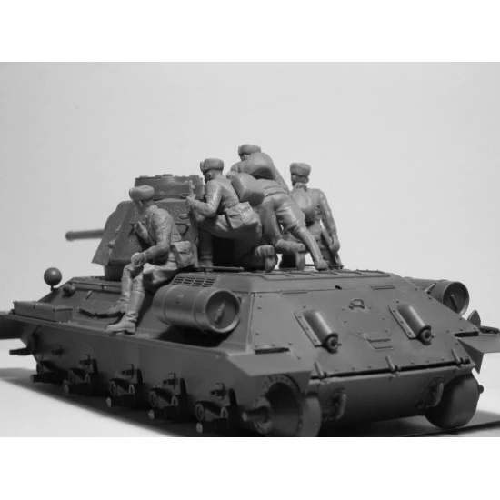 PLASTIC MODEL FIGURE SOVIET TANK RIDERS 1943-1945 4 FIGURES 1/35 ICM 35640