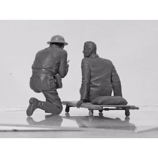 WWI US MEDICAL PERSONNEL 4 FIGURES AND MODEL STRETCHER 1/35 ICM 35694