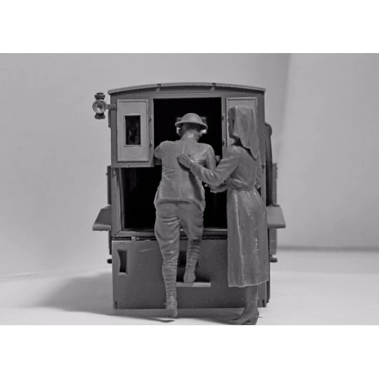 WWI US MEDICAL PERSONNEL 4 FIGURES AND MODEL STRETCHER 1/35 ICM 35694