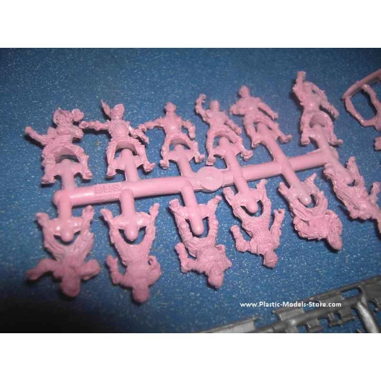 European Knights 12 figures + 12 horses 1/72 DDS figures 72005