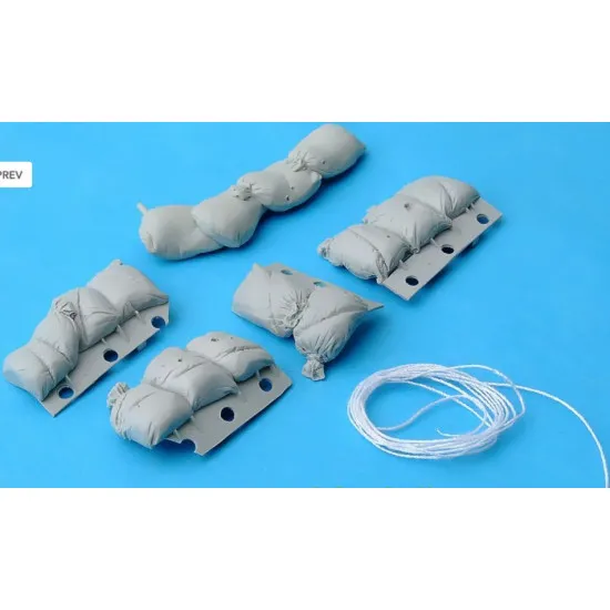 SANDBAGS FOR THE BTR-80 - 15 SANDBAGS 1/35 DAN MODELS 35301