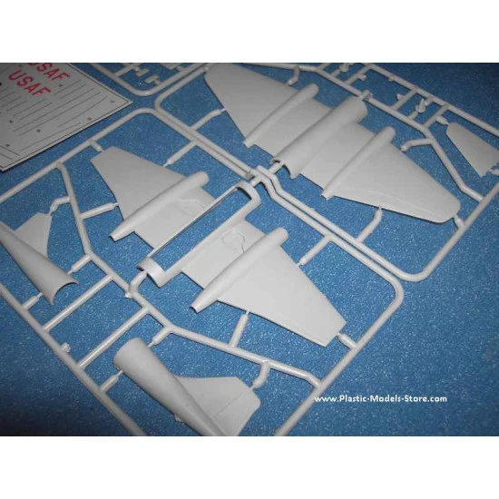 B-57A / RB-57A Canberra Night intruder 1/144 Amodel 1431