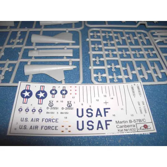 Martin B-57B/C Canberra Iintruder 1/144 Amodel 1432