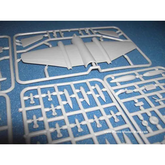 Martin B-57B/C Canberra Iintruder 1/144 Amodel 1432