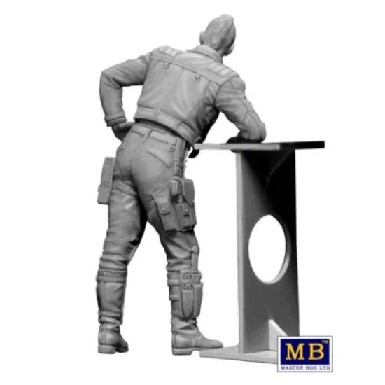 AT THE EDGE OF THE UNIVERSE. STRANGE COMPANYS ADVENTURES. EPISODE I. THE FIRST MEETING. KEEP MOVING, NOTHING TO SEE HERE. EVERYTHING IS UNDER CONTROL PLASTIC MODEL KIT 1/24 MASTER BOX 24034