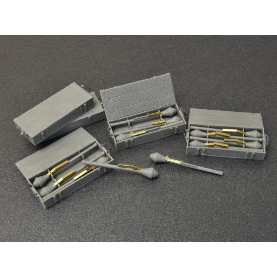 GERMAN PANZERFAUST 30/60 SET WW2 1/35 MINIART 35253