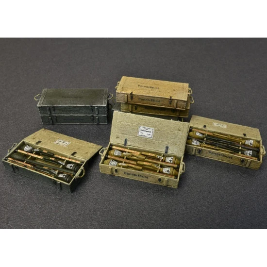 GERMAN PANZERFAUST 30/60 SET WW2 1/35 MINIART 35253