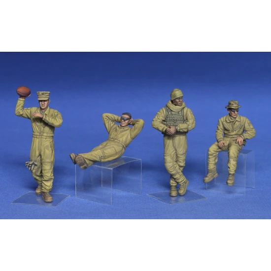 USMC TANK CREW AT REST - PLASTIC MODEL KIT SCALE 1/35 MINIART 37049