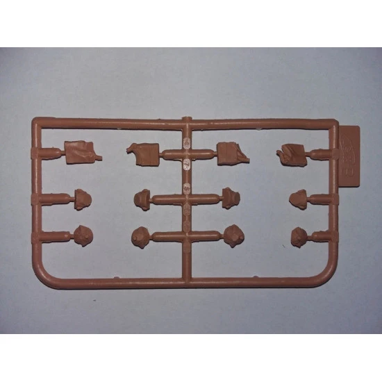 BRITISH INFANTRY IN GAS MASKS 1917 (4 FIGURES) 1/35 SCALE ICM 35703