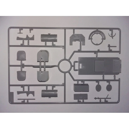 FORD PLASTIC MODEL T 1913 SPEEDSTER AMERICAN SPORT CAR 1/24 SCALE ICM 24015