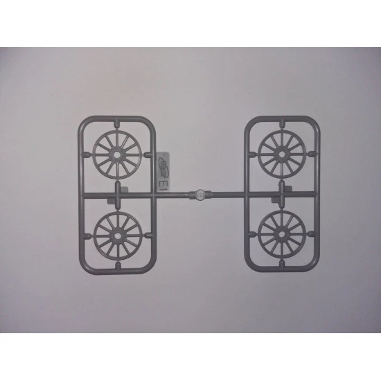 FORD PLASTIC MODEL T 1913 SPEEDSTER AMERICAN SPORT CAR 1/24 SCALE ICM 24015