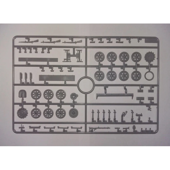 SD.KFZ.251/1 AUSF.A WWII GERMAN ARMOURED PERSONNEL CARRIER SCALE 1/35 ICM 35101