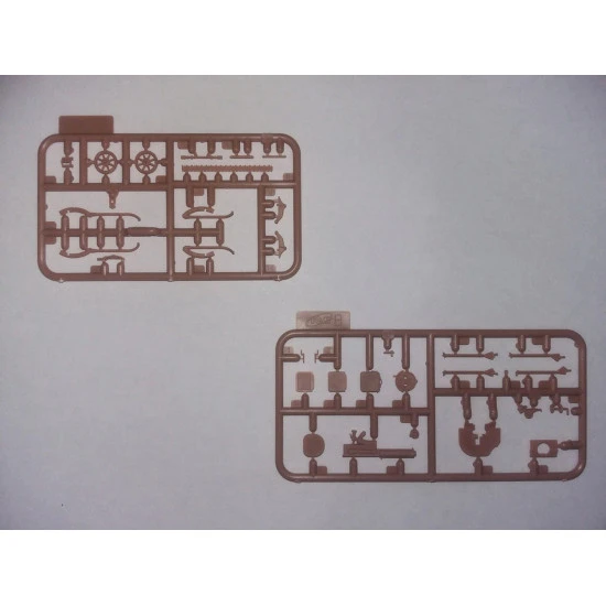 WWI RUSSIAN MAXIM MG 1910 TEAM TWO FIGURES 1/35 ICM 35698