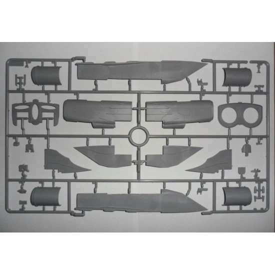 MIG-25 PD SOVIET INTERCEPTOR FIGHTER PLASTIC MODEL KIT SCALE 1/48 ICM 48903