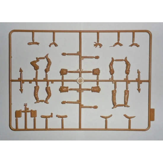 P 204 (F) WITH GERMAN ARMOURED VEHICLE CREW PLASTIC MODEL KIT 1/35 ICM 35382