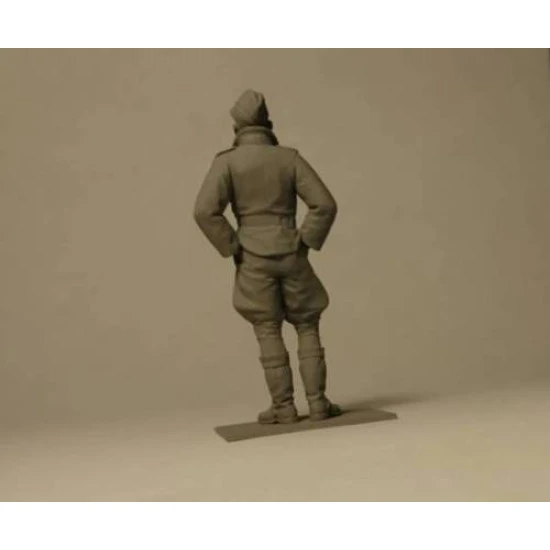 GERMAN LUFTWAFFE PILOTS WWII PLASTIC MODEL FIGURES KIT 1/32 SCALE ICM 32101