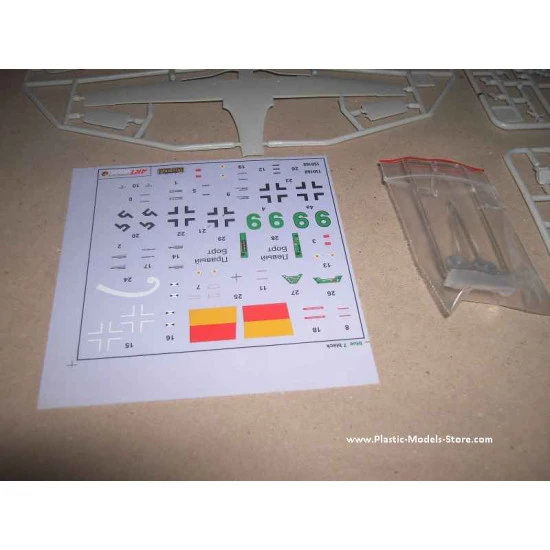 Focke Wulf TA 152 H-1 German interceptor WWII 1/72 Art Model 7204